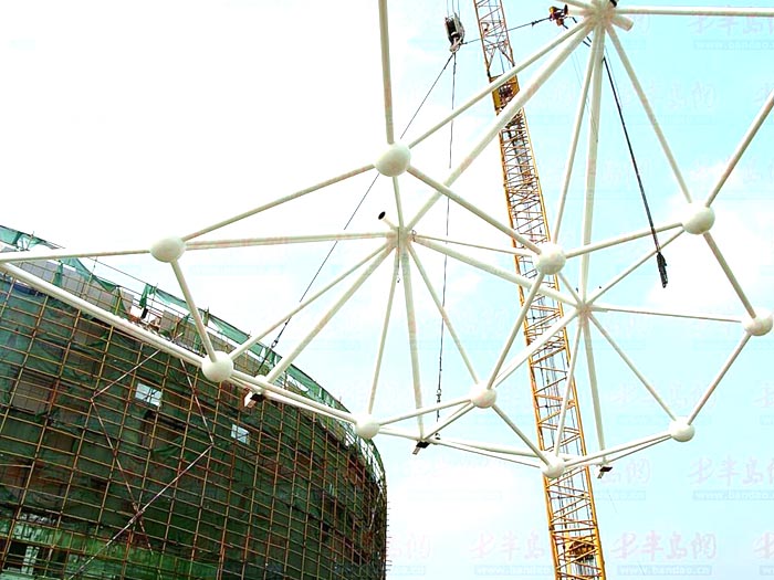 根河体育馆网架安装